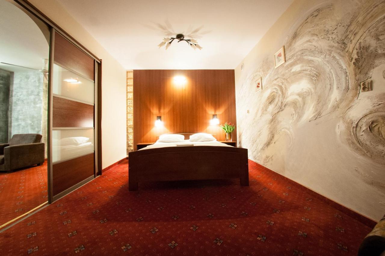 Secession Hotel Leczna Exteriér fotografie